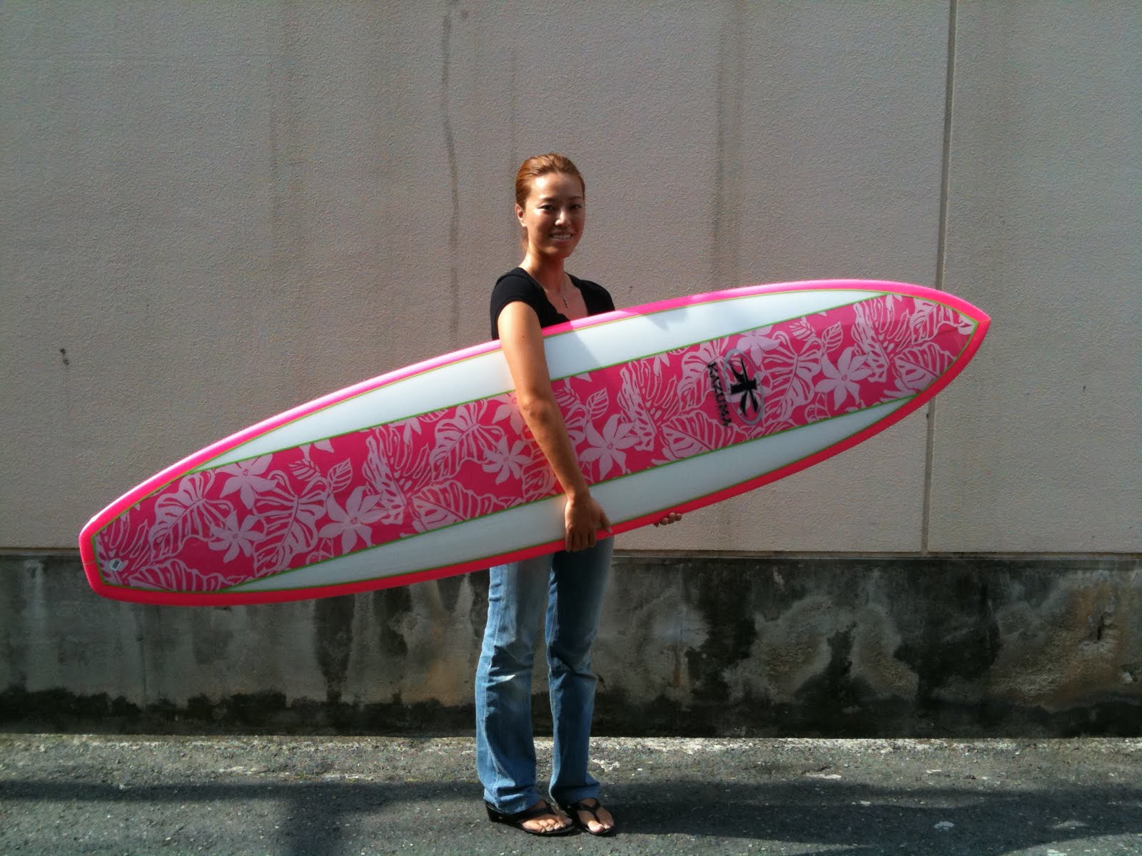 Kazuma Surfboards Hawaii Yoshiyasu and Naoko receive their new custom