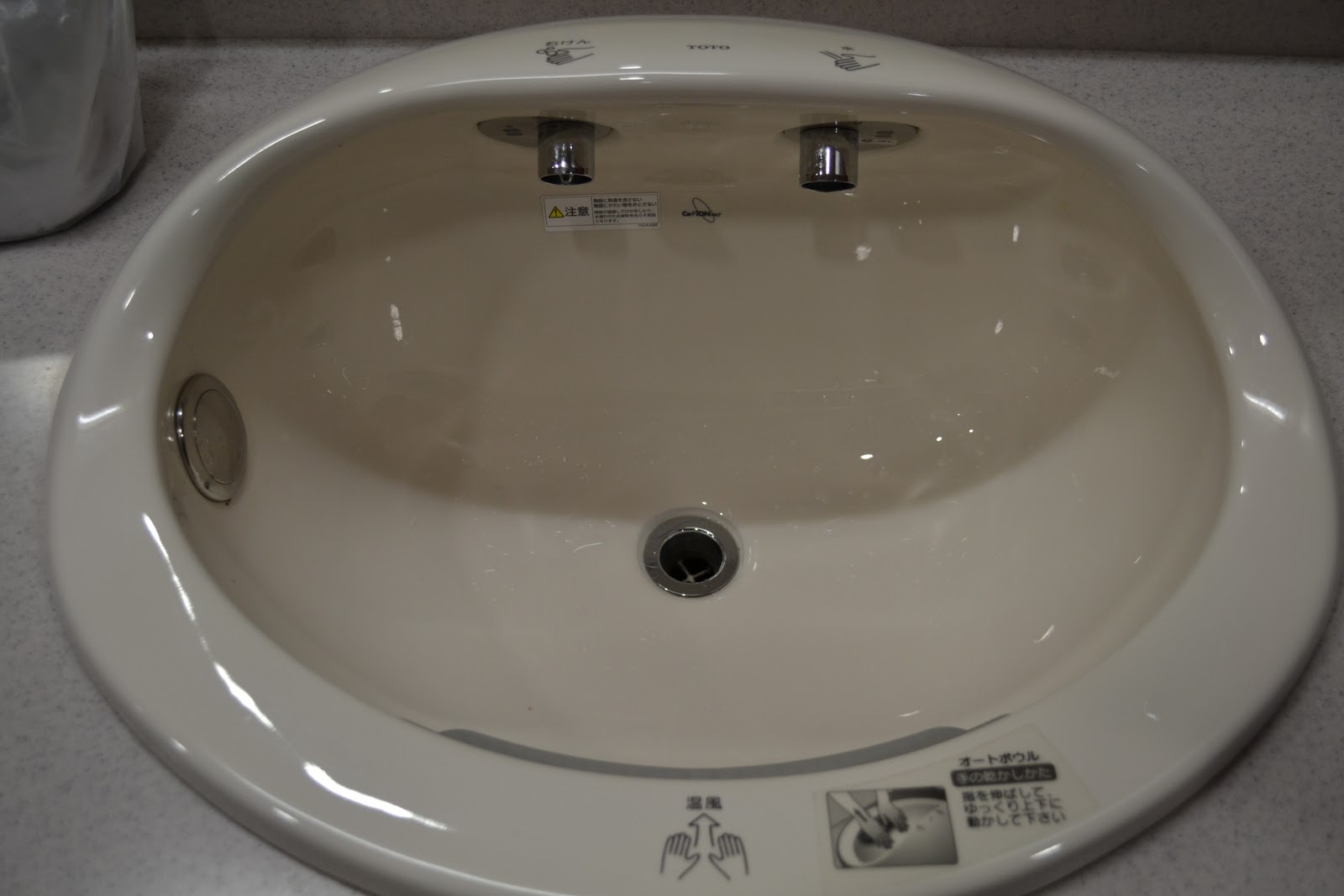 Musings of Scoobydoobeach: The Charms of Japanese Bathrooms