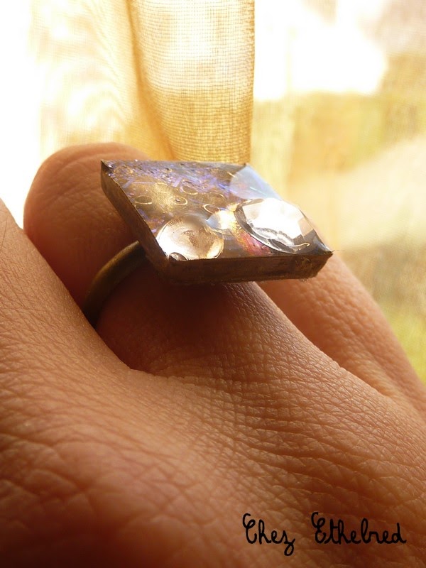 Essai de bagues et bijoux en résine. Essai de bagues et bijoux en résine.