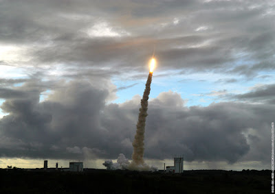 Ariane 5 ECA despegando de la Guayana francesa el 27 de mayo del 2006
