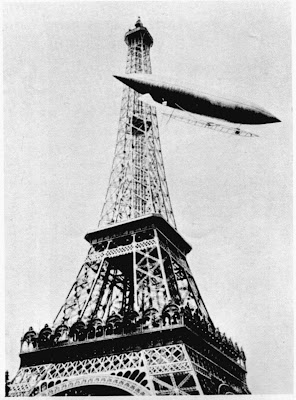 Santos Dumont rodeando la Torre Eiffel en proceso de ganar el premio 