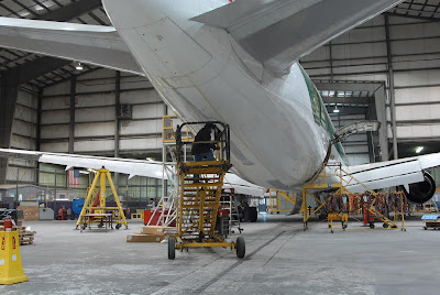 Un avión siendo sometido a 'la gran parada' (overhaul)