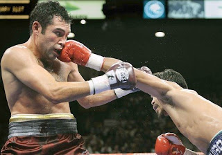 De La Hoya Is Pacquiao S Human Punching Bag De La Hoya Is Pacquiao S Human Punching Bag