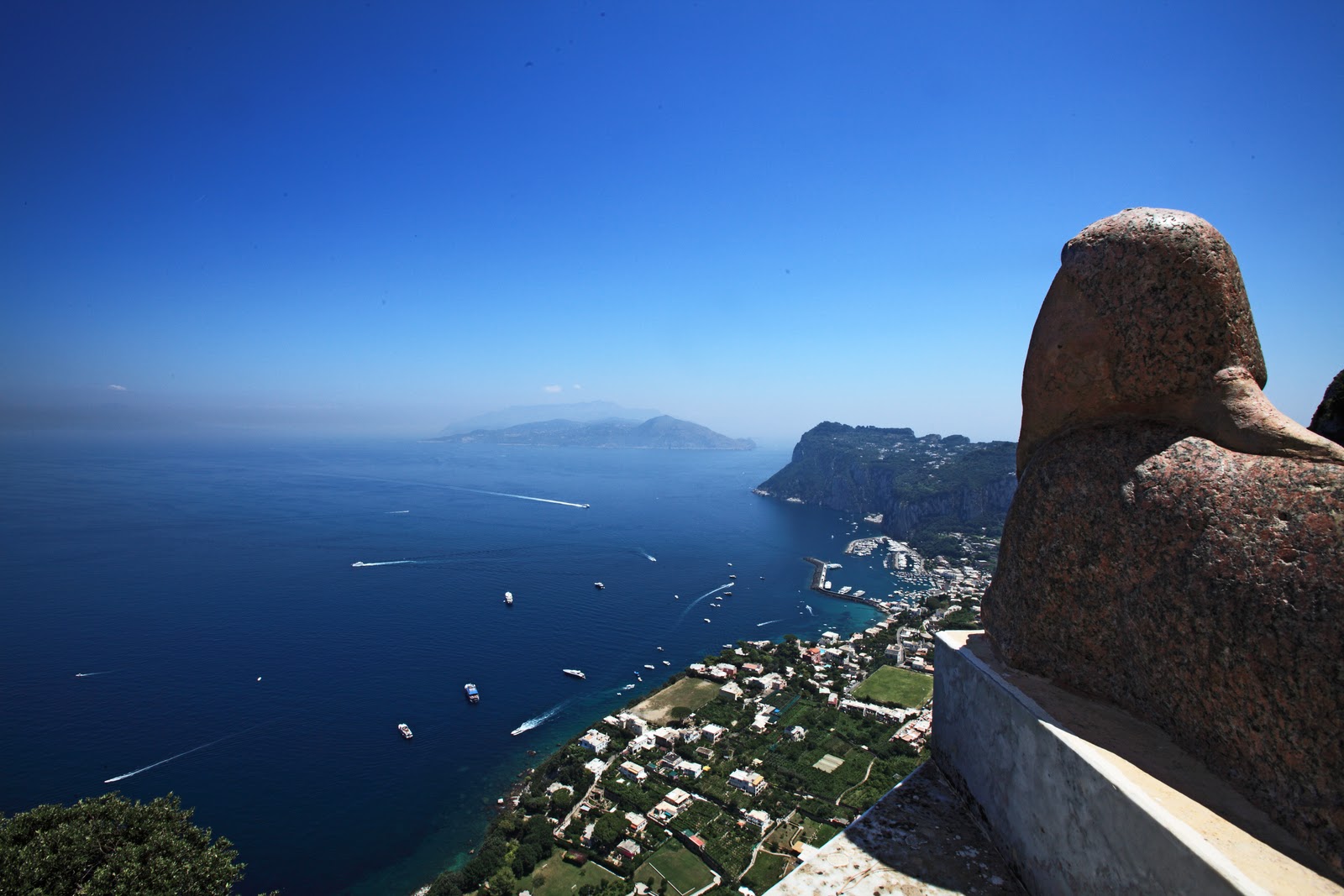 A MÍ ME DA MIEDO Villa