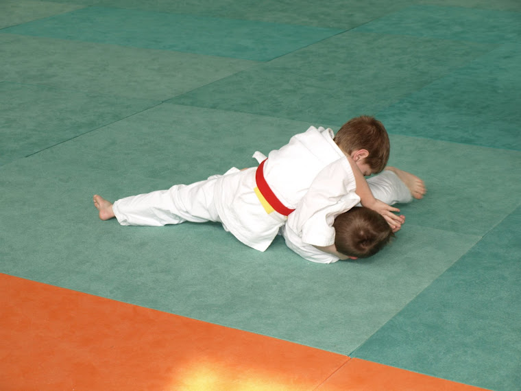 Emilien gagne par ippon son premier combat