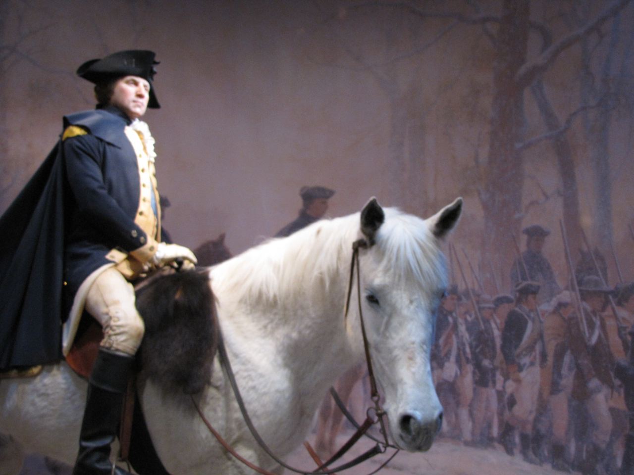 Джордж вашингтон исторические события. Джордж Вашингтон генерал. Джордж Вашингтон jpeg. Джордж Вашингтон на коне. Мундир Джорджа Вашингтона в Маунт Вернон.
