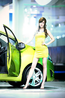 Hwang Mi Hee 2009 Seoul Moto Show | Green Dress