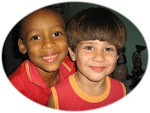 Dois meninos lindos