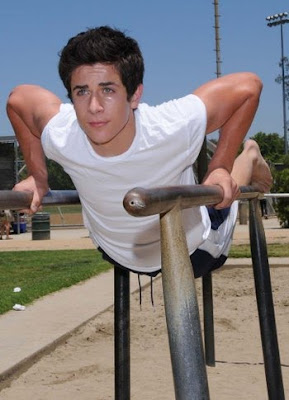 Barefoot Males: David Henrie