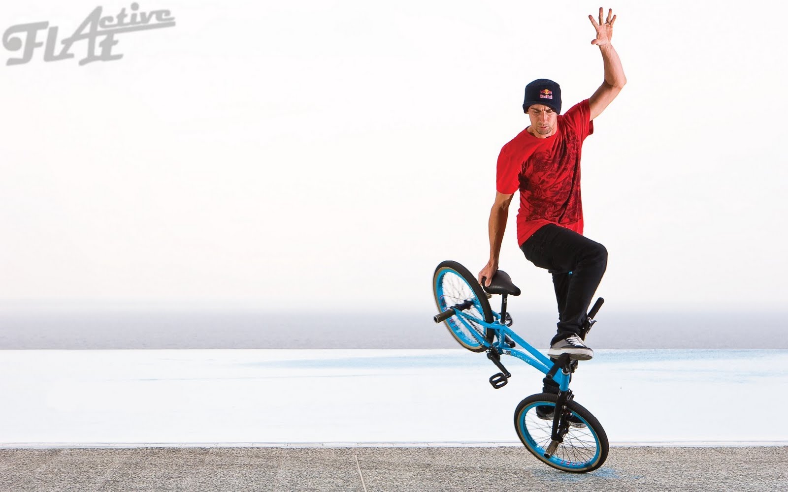 слайд на скейте. трюковой самокат райдер. экстремальный спорт. бэкстич. тони хоук трюк 900.