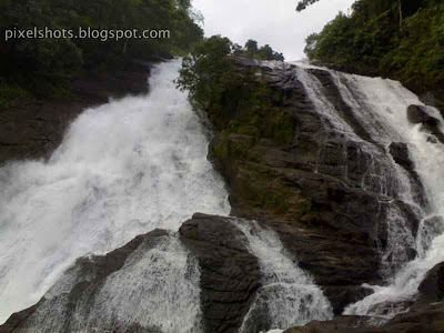 charpa-waterfalls,famous-waterfalls-thrissur-kerala,chalakkudy-river-wterfalls,tourist-spots-thrissur-kerala