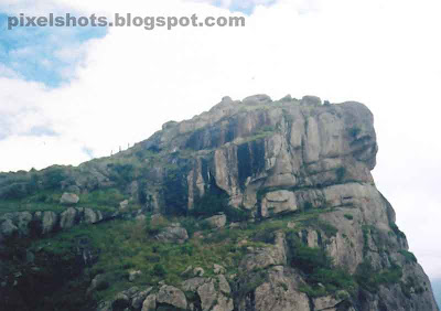 ramakkalmedu mountain rocks,ramakkalmedu pictures,kerala hill-stations,one of the biggest mountain ranges in the kerala tamilnadu borders