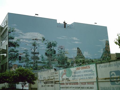Natureza e religiosidade pintadas em prédio do centro de Tangará da Serra