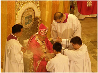 Roman Catholic Acolyte: Different Styles in Serving the Roman Rite Mass ...