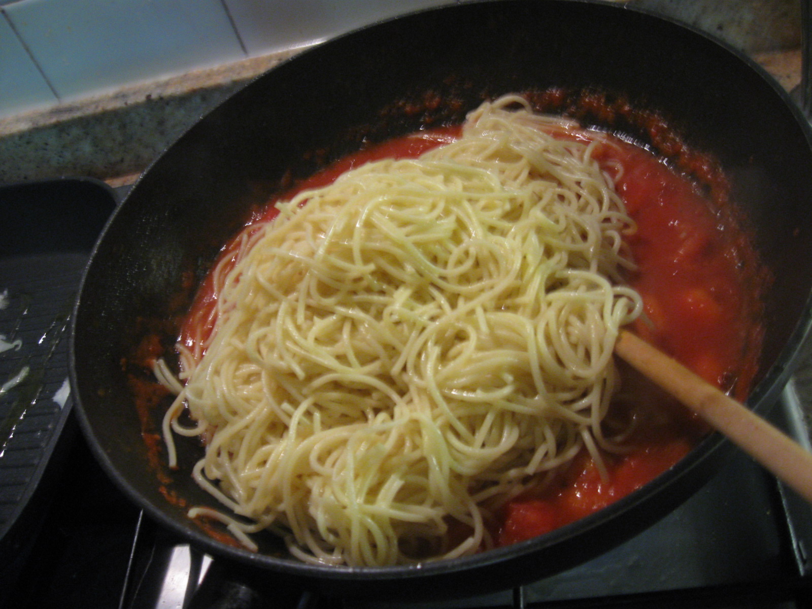 Prawn Ragu Marda's eating and cooking: Spaghetti con ragu' di gamberi( spaghetti ...