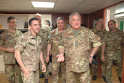 Il Gen. C.A. VALOTTO in visita "Villaggio Italia - Kosovo.Circondato... dai subalterni