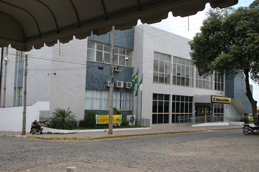 Fotos: Banco do Brasil em São Miguel RN cercado