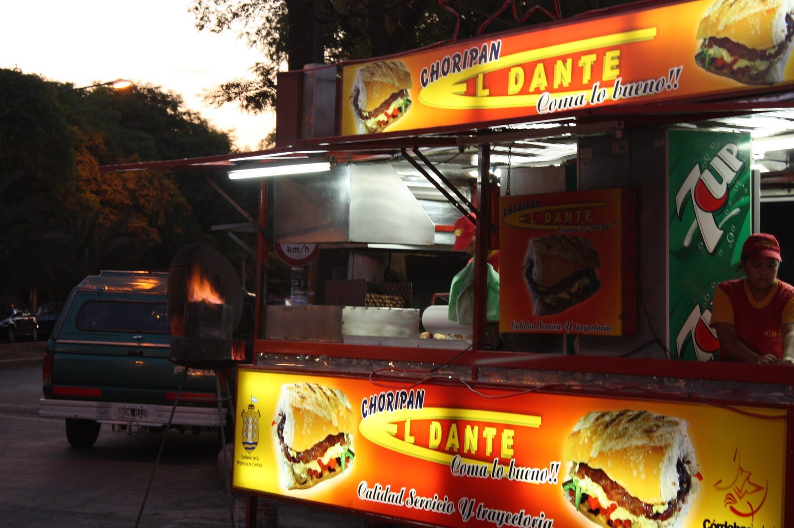 El viejo almacen argentino: Puesto de choripan "El Dante" en Parque