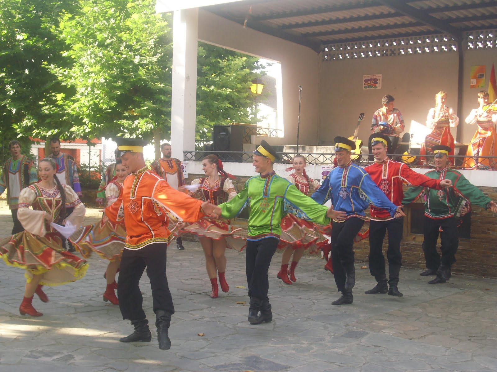 La Llave de los Campos Bailes siberianos en San Tirso de Abres