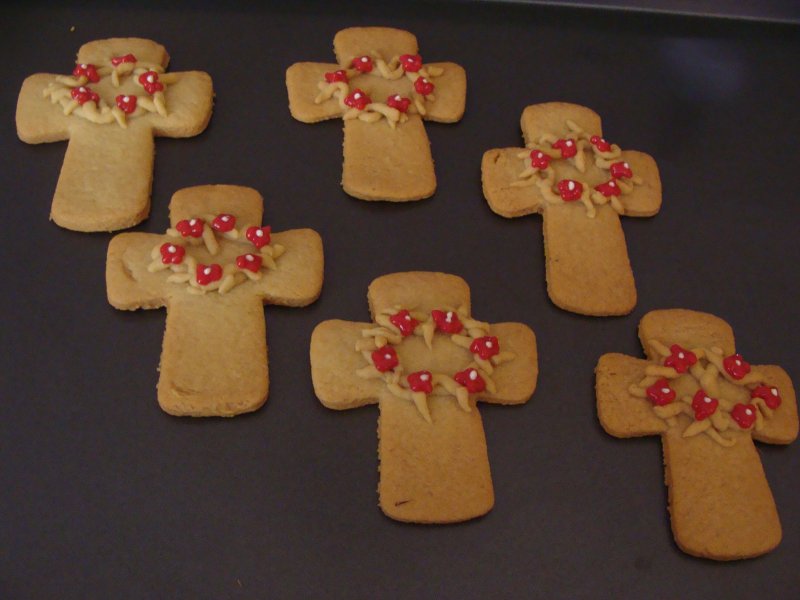 [Rose+biscuits+iced.jpg]