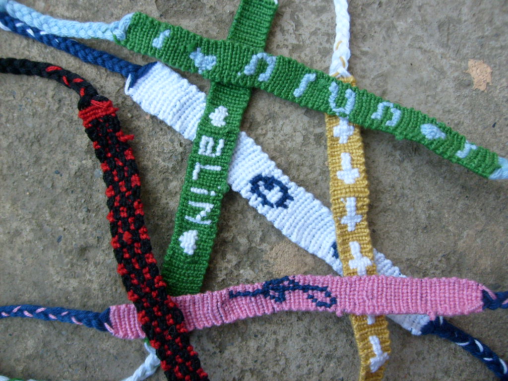 Cory handmade things: Bratarile prieteniei-modele noi