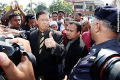 Perak MB Dato Seri Nizar prevented from entering SUK building