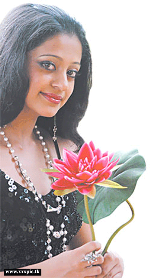 [Ayomi_Shanika_8.gif]