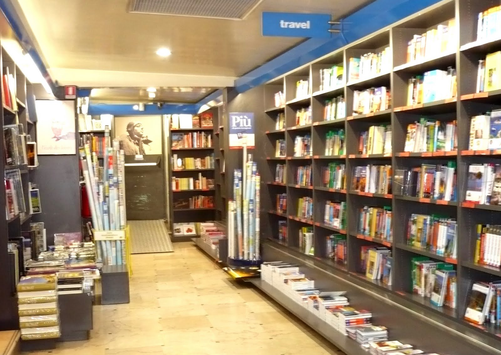 Bookstore Guide La Feltrinelli International, Rome