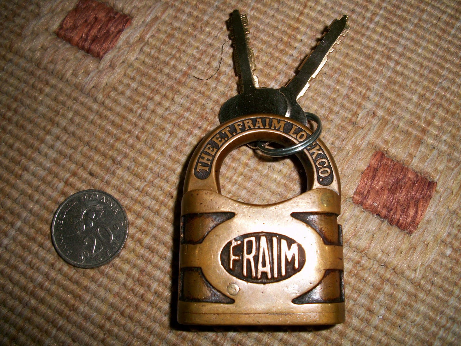 collectible items: Vintage Brass Fraim Padlock