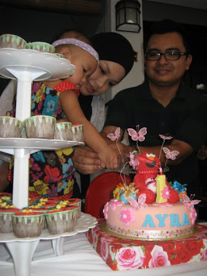 POKEDOT-CUPCAKES: elmo cupcakes for ayra! =)