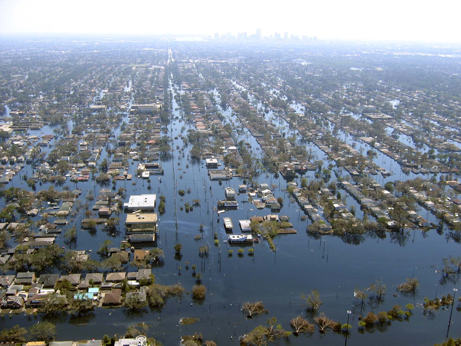 [katrina-new-orleans-flooding3-2005.jpg]