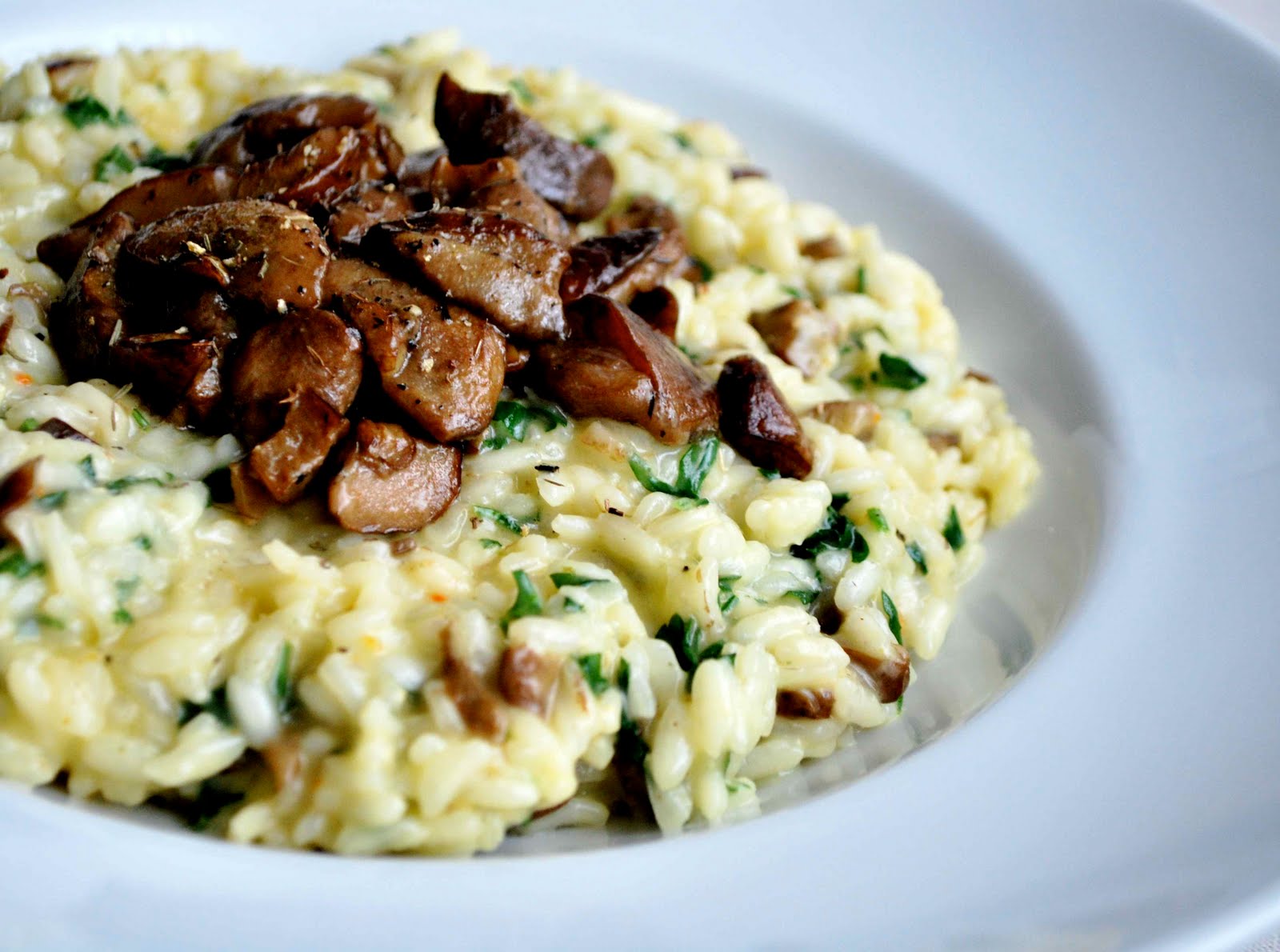 Jamie Oliver. Risotto ai funghi e prezzemolo (risotto z grzybami i natka).