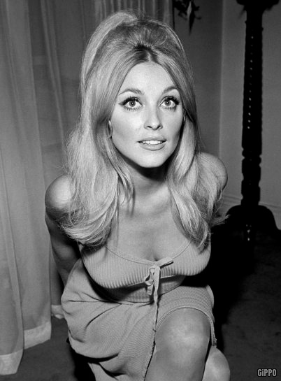  site that has some great hairstyles from the 60s that includes Sharon: