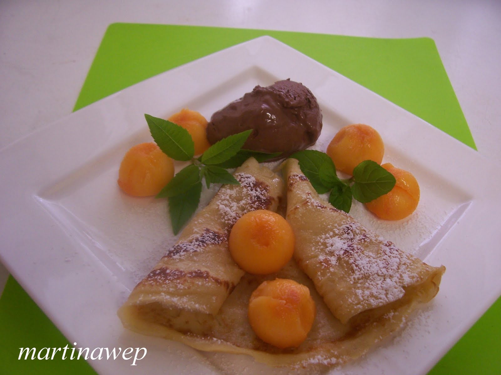 Martinas Kochküche: Crêpes mit Schoko -Ingwer -Eis und Melonenbällchen