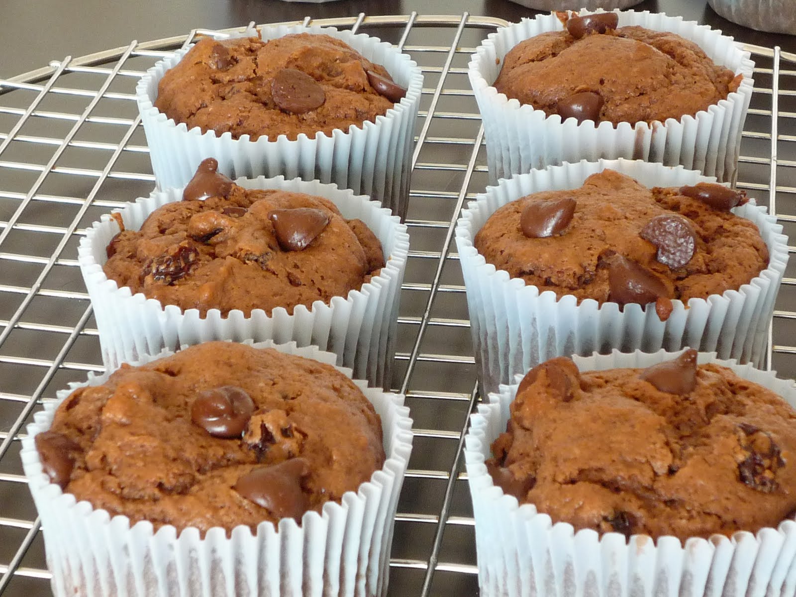 comida de quinta: muffins de chocolate e passas ao rum