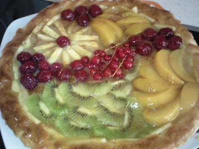 Tarta de hojaldre y frutas en Dulce de hojaldre con frutas