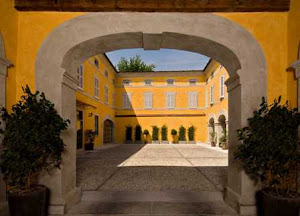 Il cortile del palazzo del XVII secolo misura 18 x 9 mt per un totale di 162 mq.