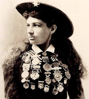 Inkwell Inspirations: Annie Oakley - What a woman!
