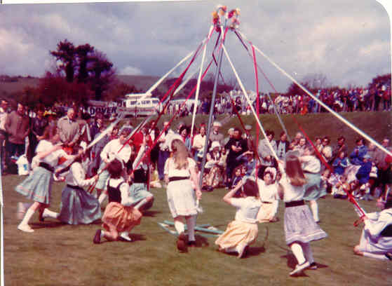 Maypole Майское дерево