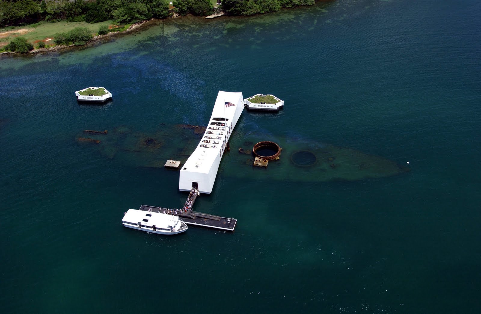 [USS+Arizona+Memorial.jpg]