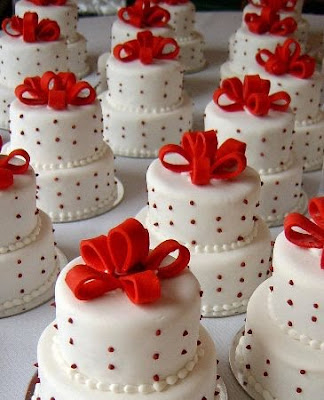 19 Adorable MiniWedding Cakes