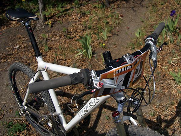[Travis_Browns_Trek_69er_HT_handlebars.jpg]