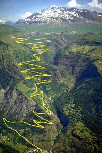 [400px-Lacets_AlpedHuez.jpg]
