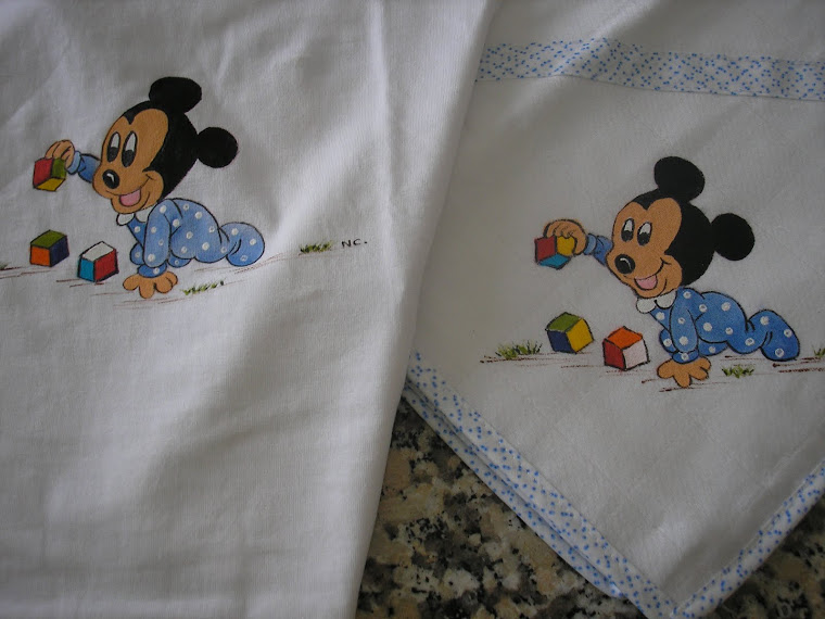 Fralda e T-shirt com o Mickey