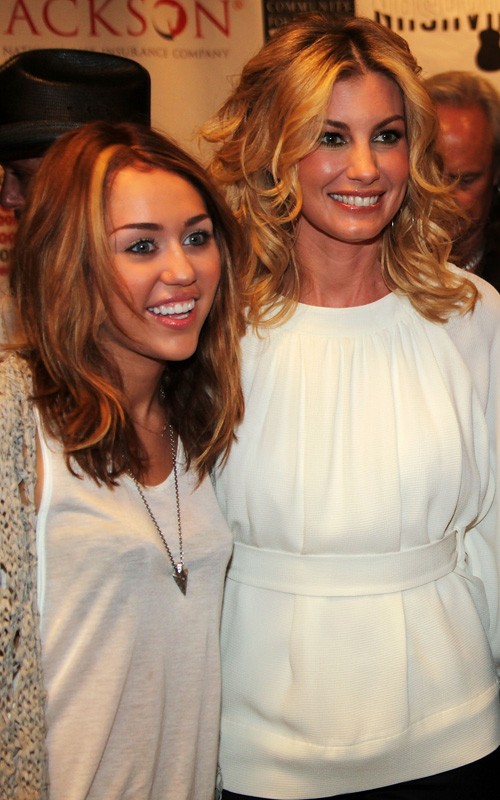 Fan De Miley Ray Cyrus: Miley SIN EXTENCIONES :)