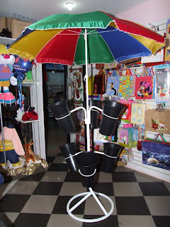 Todo en arreglos de peluche con globos: Exhibidores para flores y papel