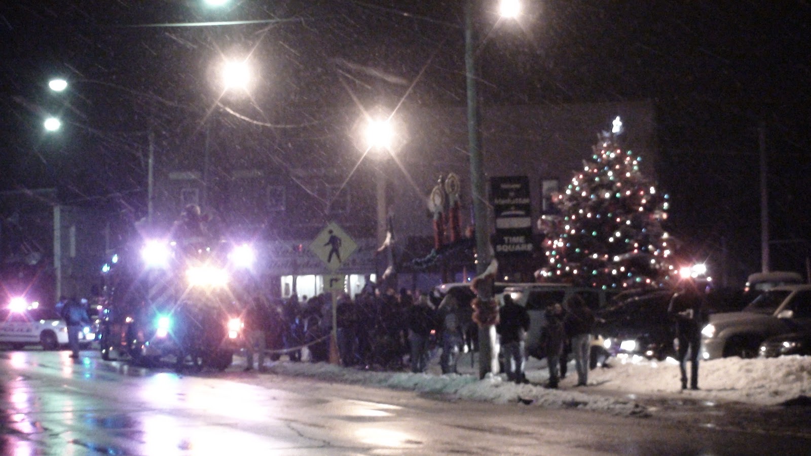 Manhattan Lights Christmas Tree in Times Square!