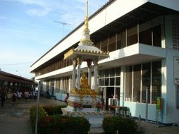 พระพุทธรูปประจำโรงเรียน