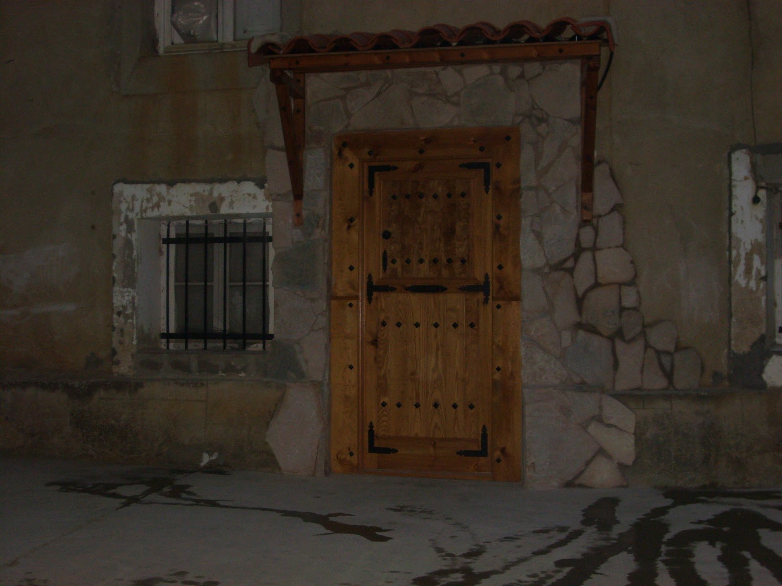 Modifica tu casa: tejado sobre puerta de entrada