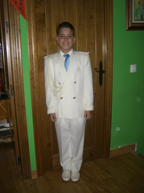 YO VISTIENDOME DE COMUNION